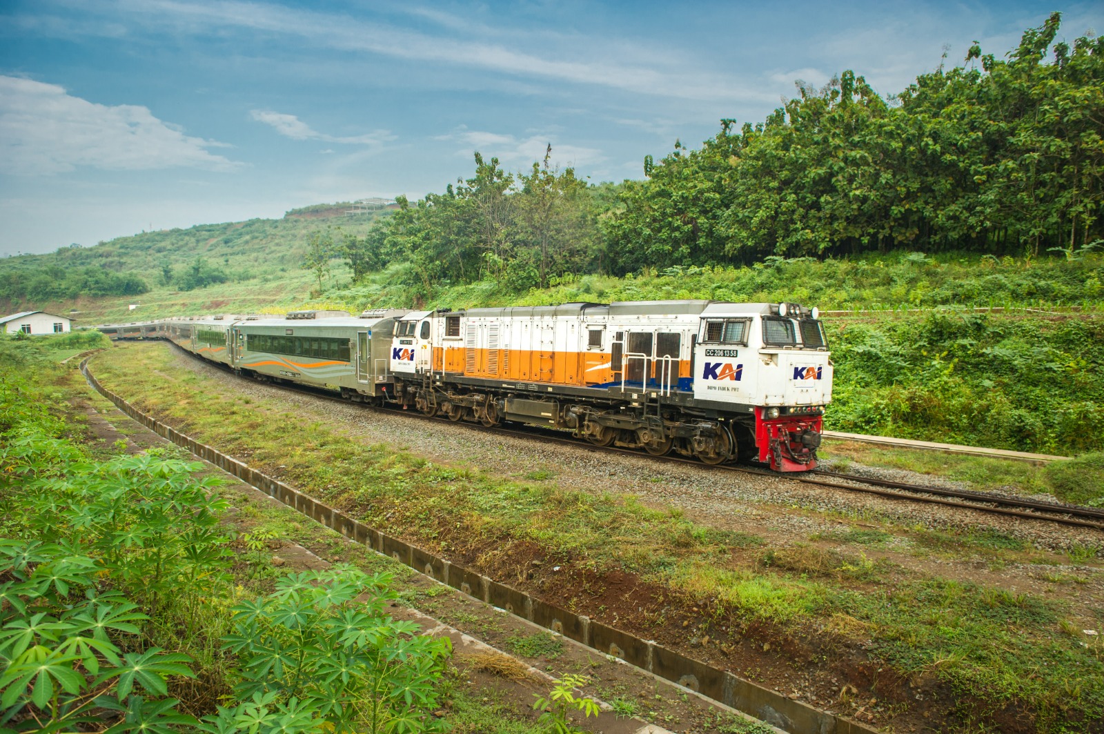 KAI Sediakan Perjalanan Kereta Api Lebih Eksklusif dengan KLB