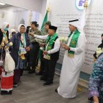 Jemaah Kloter JKG 01 tiba di Bandara Amir Muhammad bin Abdul Aziz Madinah, Rabu (24/05) (Foto: MCH 2023)