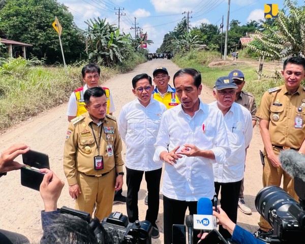 Presiden Jokowi: PUPR Segera Perbaiki Kerusakan Jalan Produksi dan Logistik di Jambi