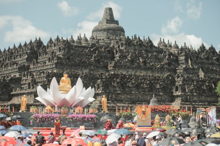 Rangkaian Perayaan Waisak ‘Festival Purnama’ di Candi Borobudur Usung Heritage in Harmony