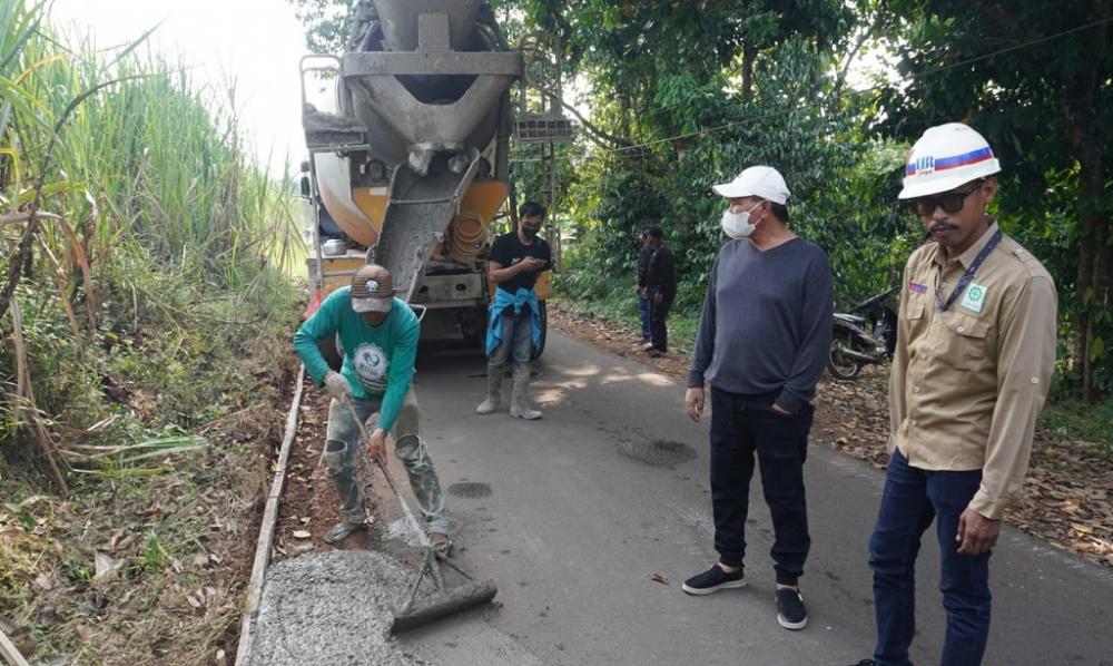 Warga Gringsing Gunakan Dana Pribadi Rp 1 M, untuk Pelebaran Jalan Desa