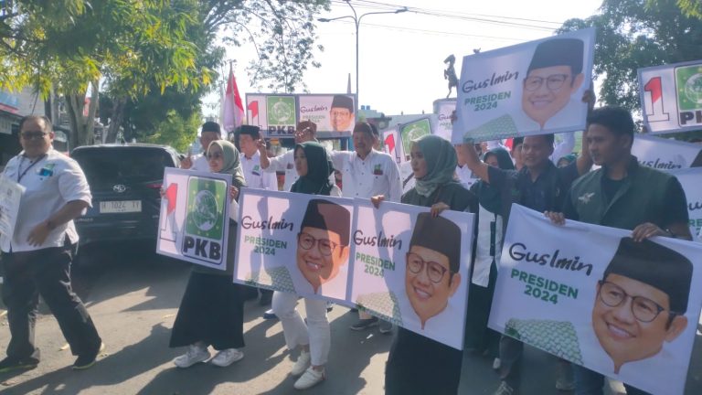 PKB Grobogan Daftarkan Bakal Calegnya dengan Naik Odong-odong