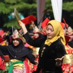 Pukau Penonton, Tarian Kolosal Meriahkan Peringatan Hardiknas di Purbalingga