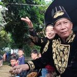 Ngalap Berkah, Warga Berebut Sawuran Saat Kirab Budaya