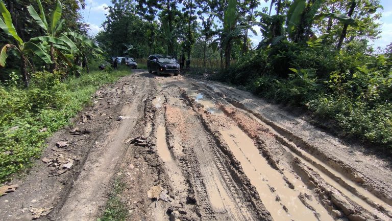 Warga Suka Cita, Bupati Blora Perjuangkan Pembangunan Jalan di Desa Kepoh