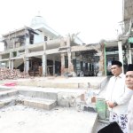 Kunjungi Lokasi Bekas Kebakaran Ponpes, Taj Yasin Serahkan Bantuan dan Semangati Santri