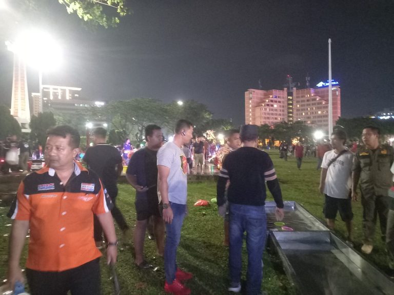 Satpol PP Kota Semarang Tertibkan 40 PKL Liar di Lingkar Simpang Lima