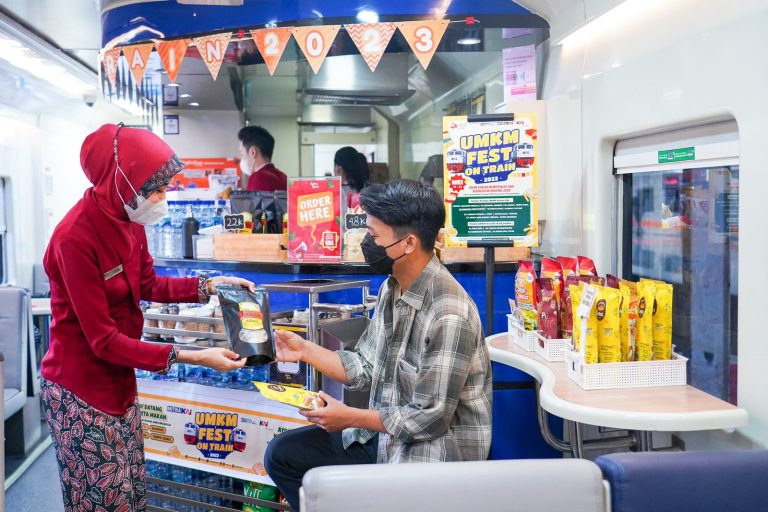 Dukung Kemajuan UMKM, KAI Hadirkan UMKM Fest on Train