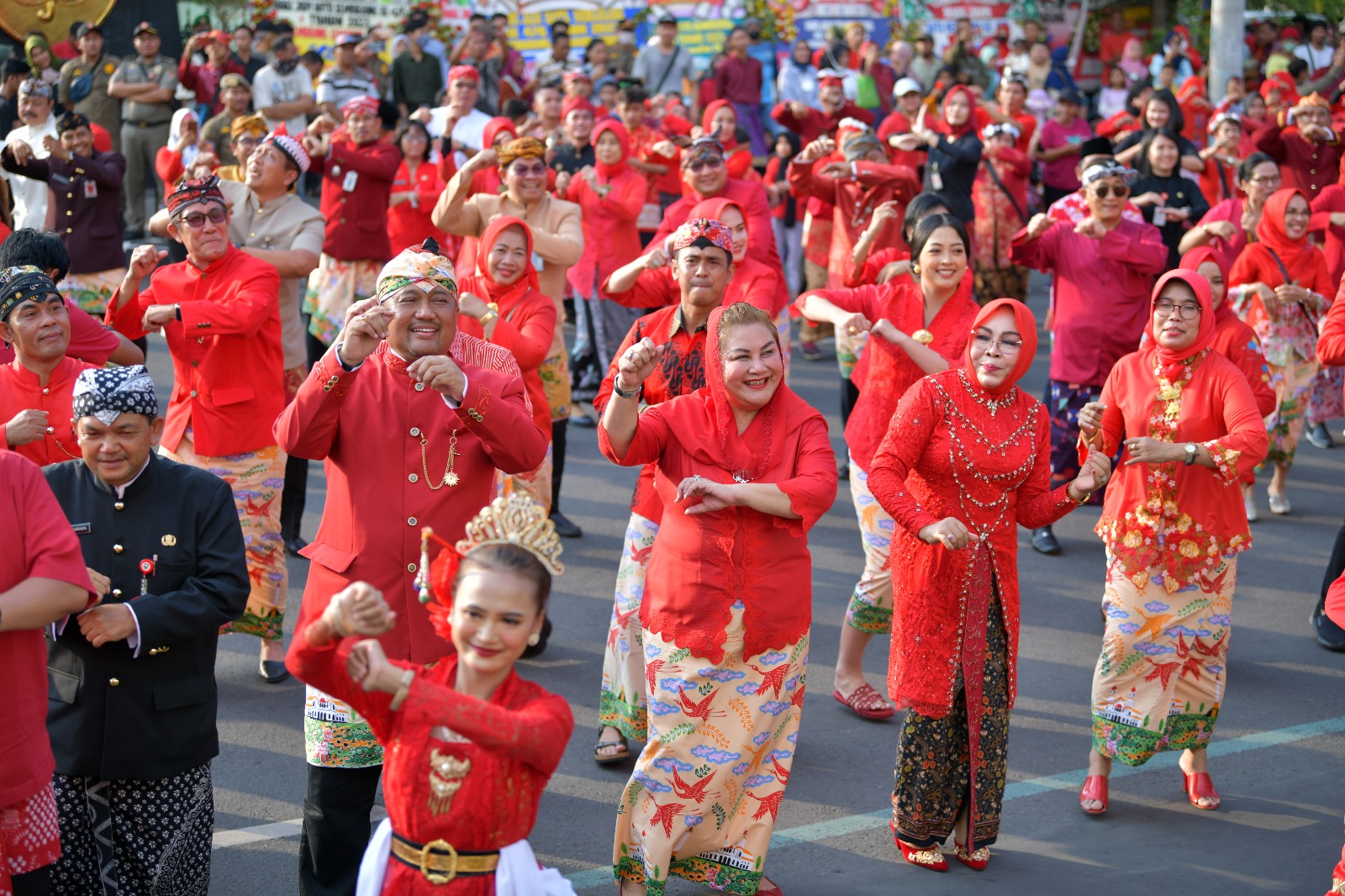 Meriah, 11.476 Warga Masyarakat Joged Semarangan
