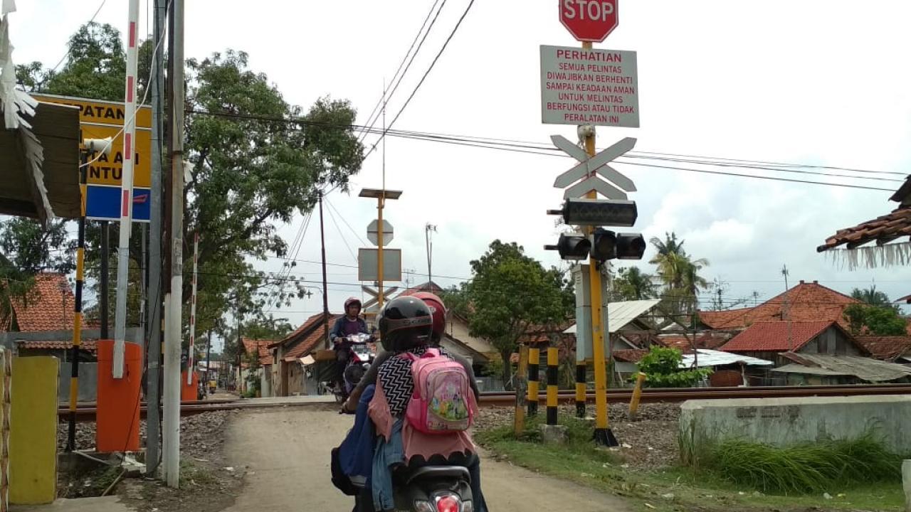 Dishub Kota Pekalongan Siagakan 33 Petugas di Perlintasan Kereta Api