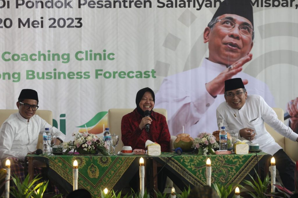 Hadir di Tengah Keluarga Nahdliyyin, Mensos Catat dan Segera Tangani Keluhan Para Santri