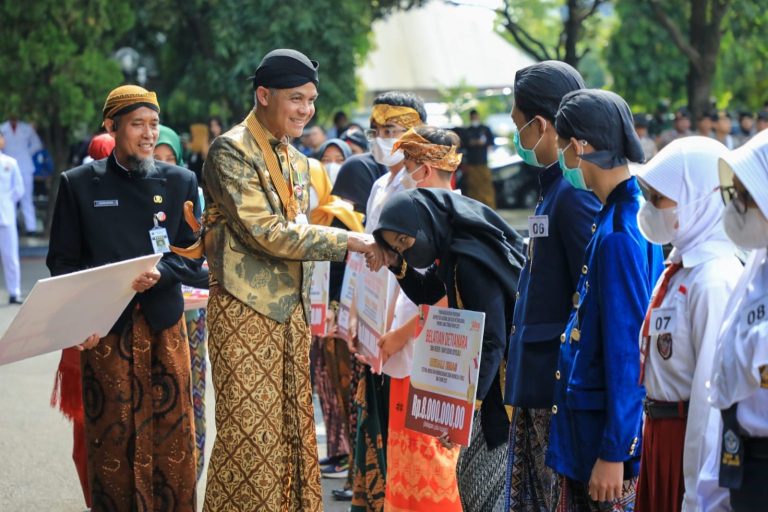 Ganjar Dorong Lahirnya Program Revolusioner Bidang Pendidikan di Jateng