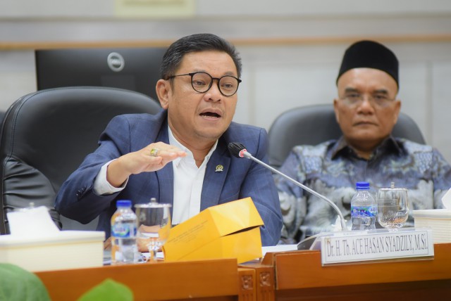 Wakil Ketua VIII DPR RI Ace Hasan Syadzily saat rapat kerja Komisi VIII DPR RI dengan Menteri Agama dan jajarannya, Rabu (17/05).
