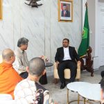 Menag Yaqut Cholil Qoumas saat menerima panitia pelaksana Waisak 2567 BE