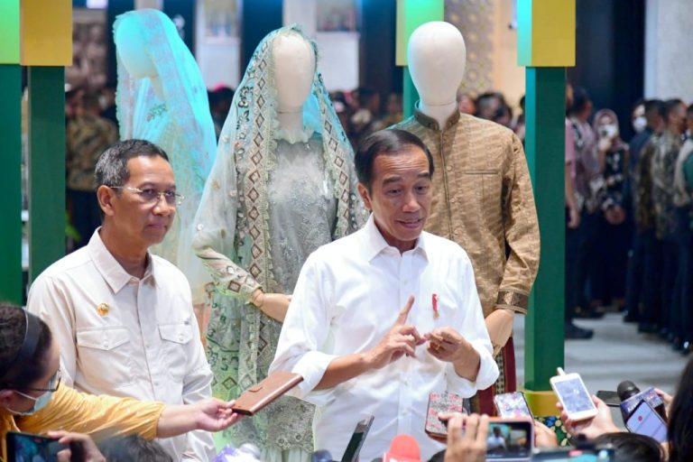 Presiden Jokowi saat memberikan keterangan pers di Sarinah, Jakarta.