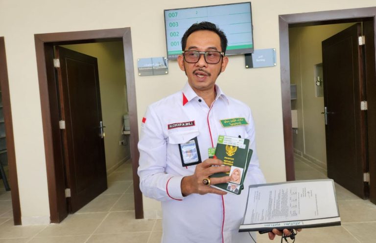 Kasi Layanan Kedatangan dan Kepulangan Daker Madinah Cecep Nursyamsi pimpin Rapat bersama Ketua Kloter di Madinah