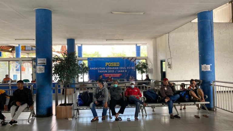 Libur Lebaran Usai, Terminal Tipe A Pekalongan Dipadati Penumpang Kembali ke Perantauan