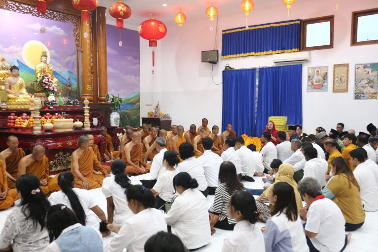 32 Biksu Thudong Singgah di Vihara Adi Dharma Semarang