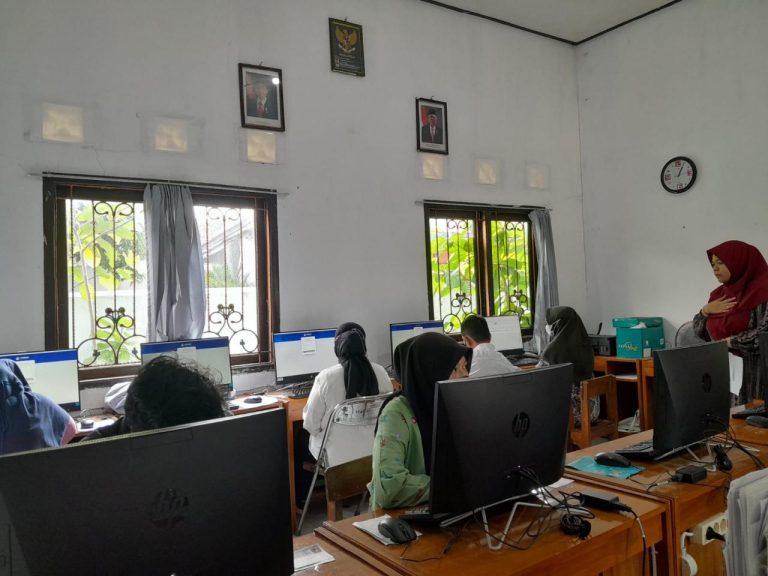 267 Peserta dari 10 PKBM Mengikuti Ujian Kesetaraan Paket C