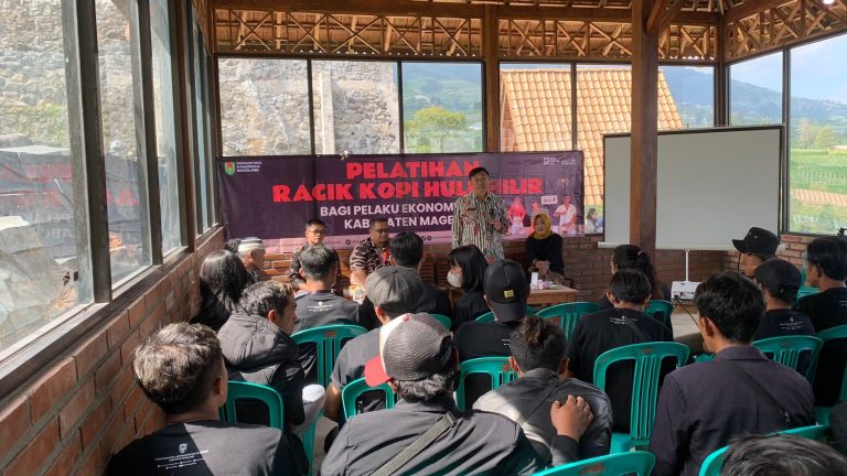 Bisnis Menggiurkan, Pengusaha Kopi Ikuti Pelatihan Racik Kopi Hulu - Hilir