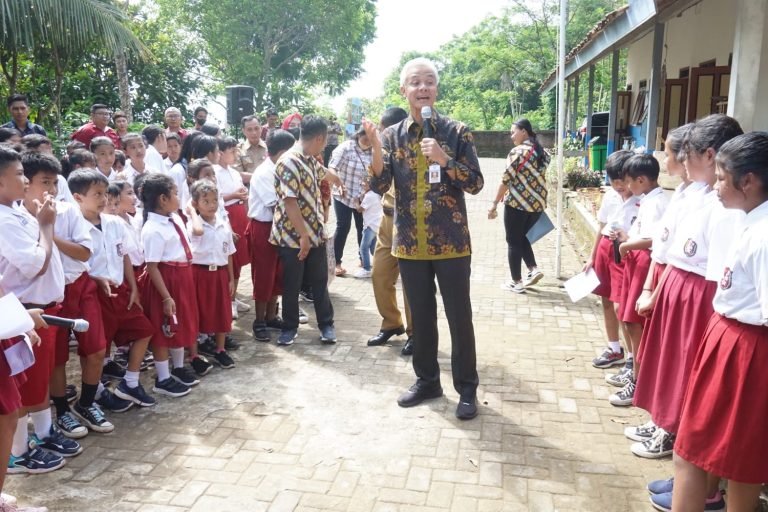 Gubernur Jawa Tengah Apresiasi Kegiatan yang Dilakukan Siswa SD Kanisius Kenalan