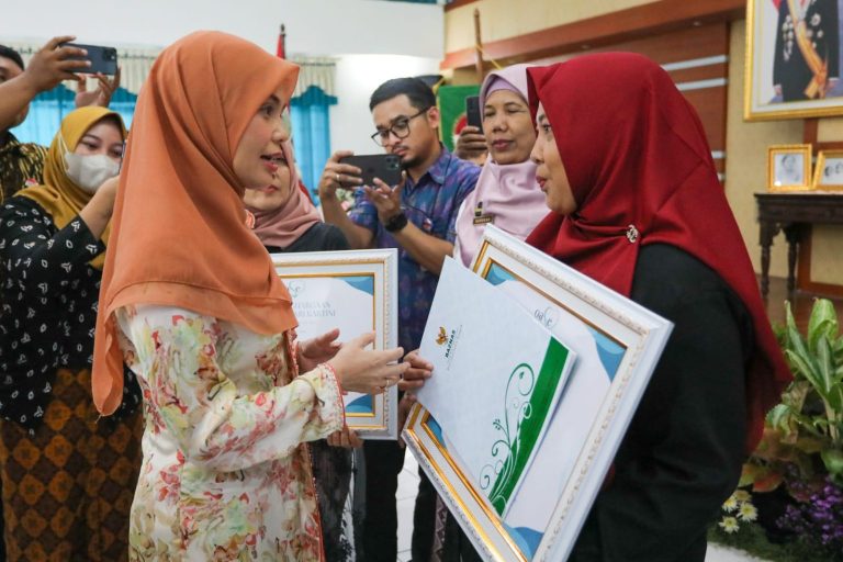 Wira-wiri Edukasi di Lokalisasi, Sunarti Dipuji Atikoh Ganjar Pranowo