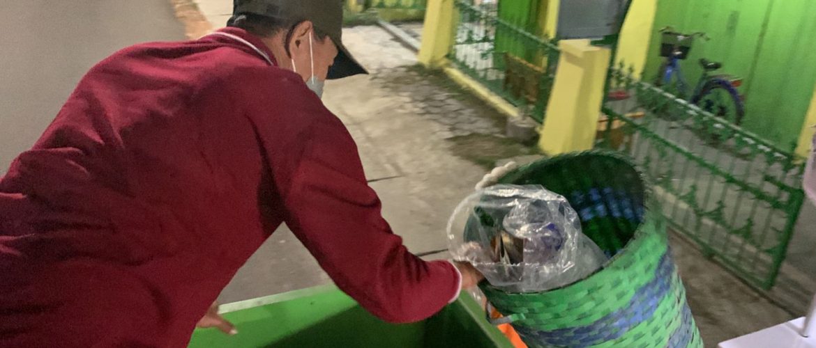 DLH Luncurkan Program Rempah, untuk Pungut Sampah PKL pada Malam Hari