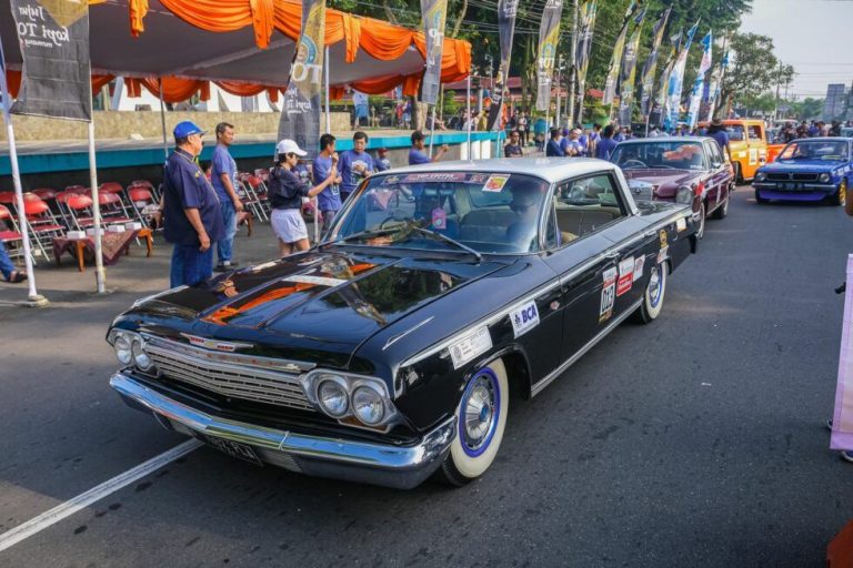 Ratusan Mobil Classic dari Berbagai Kota Meriahkan PPMKI Jateng Tour 2023