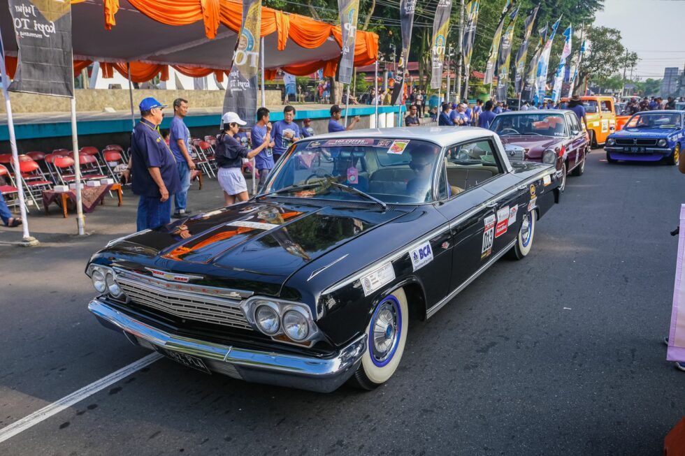 Ratusan Mobil Classic dari Berbagai Kota Meriahkan PPMKI Jateng Tour 2023
