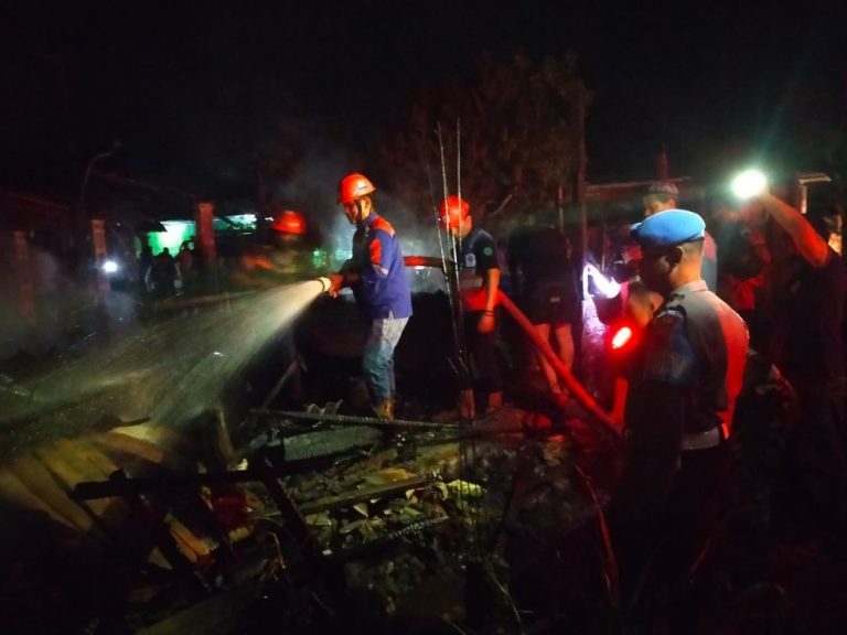 Dipicu Korsleting Listrik, Dua Rumah Warga Ludes Terbakar, Korban Merugi Ratusan Juta
