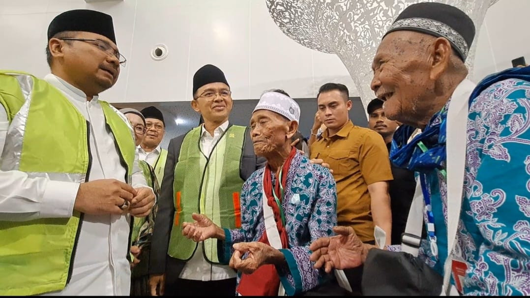 Menag melepas keberangkatan jemaah haji kloter KJT-01, di Bandara Kertajati, Minggu (28/05)