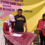 Dekan Universitas Safin Pati dan Kepala Desa Ketandan, Kecamatan Klaten Utara, Klaten, menandatangani memorandum of understanding sebagai desa binaan di Dukuh Cantelan, Desa Ketandan, Minggu (28/05)