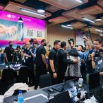 Presiden Jokowi meninjau pusat media KTT ke-42 ASEAN di Hotel Bintang Flores, Labuan Bajo, Kabupaten Manggarai Barat, NTT, Selasa (09/05).
