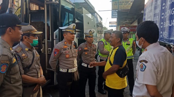 Cegah Macet, Terminal Bayangan di Brebes Ditertibkan Petugas Gabungan