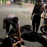 Terjatuh dari Motor, Diamankan Polisi karena Kedapatan Bawa Puluhan Botol Miras