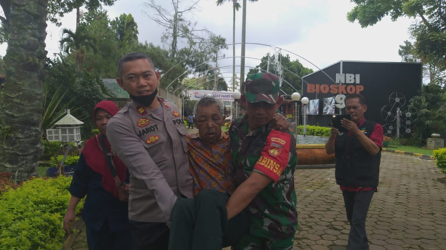 Terlantar di seputaran Alun-alun, Lansia Dievakuasi Polsek Bandungan