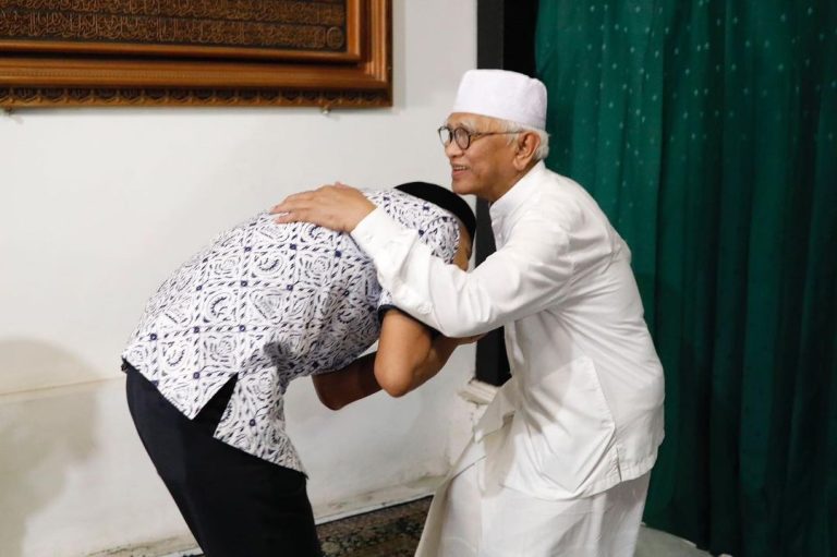 Momen saat Ganjar sowan ke kediaman Gus Mus, Rabu (03/05)