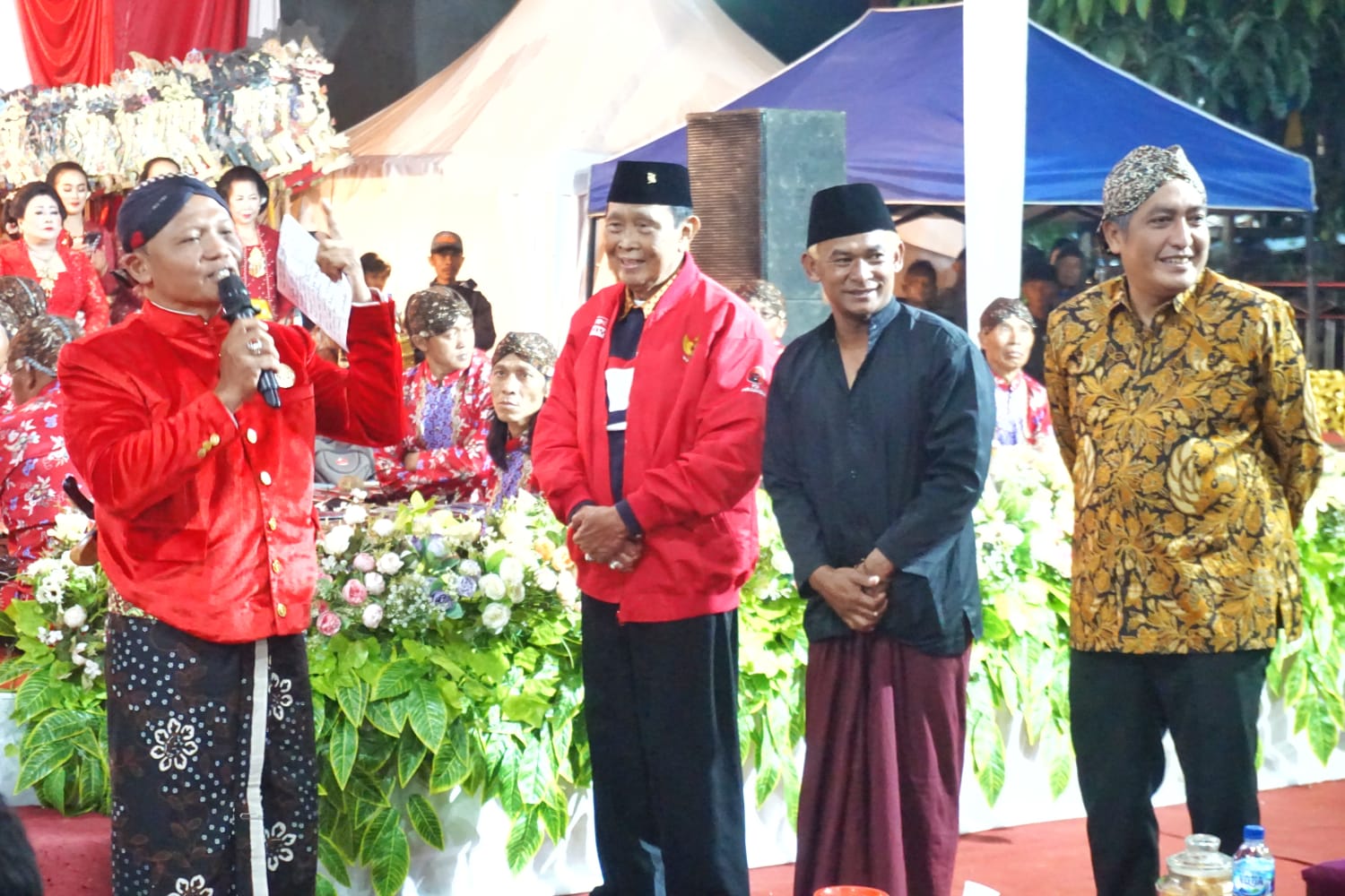 Bupati Magelang Zaenal Arifin bersama Anggota DPR RI Komisi V dari Fraksi PDIP, Sudjadi saat Groundbreaking pembangunan Embung Tajan di Desa Gumelem Pakis.