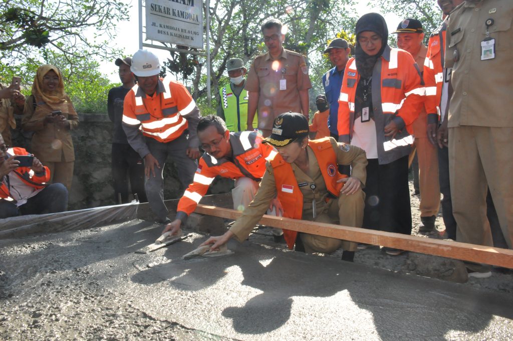 Akhirnya, Perbaikan Jalan Kamboja Desa Kalisabuk Kesugihan Dimulai