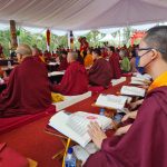 Jelang Waisak, Umat Buddha menggelar Prosesi Kagyu Monlam Indonesia di lapangan Aksobya, pelataran Candi Agung Borobudur, Magelang, Rabu (31/05).