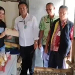 Dinas terkait memberikan surat peringatan kepada pemilik warung agar membongkar sendiri warungnya