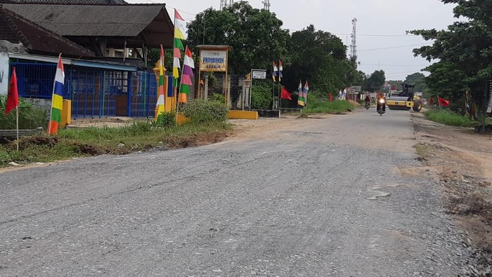 Jokowi Akan Berkunjung, Jalan Rusak di Rumbia Mendadak Mulus Beraspal
