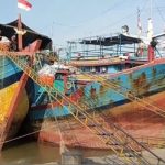 Situasi di hilir Sungai Silugonggo yang dipadati kapal nelayan