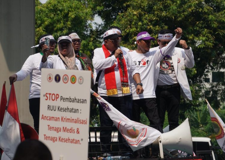 Penolakan RUU Kesehatan akan Adang Perlindungan Hukum untuk Dokter dan Nakes