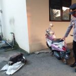 Anggota Polsek Tayu saat memeriksa lokasi pencurian di Desa Dororejo, Kecamatan Tayu, Kabupaten Pati, Senin (29/05)