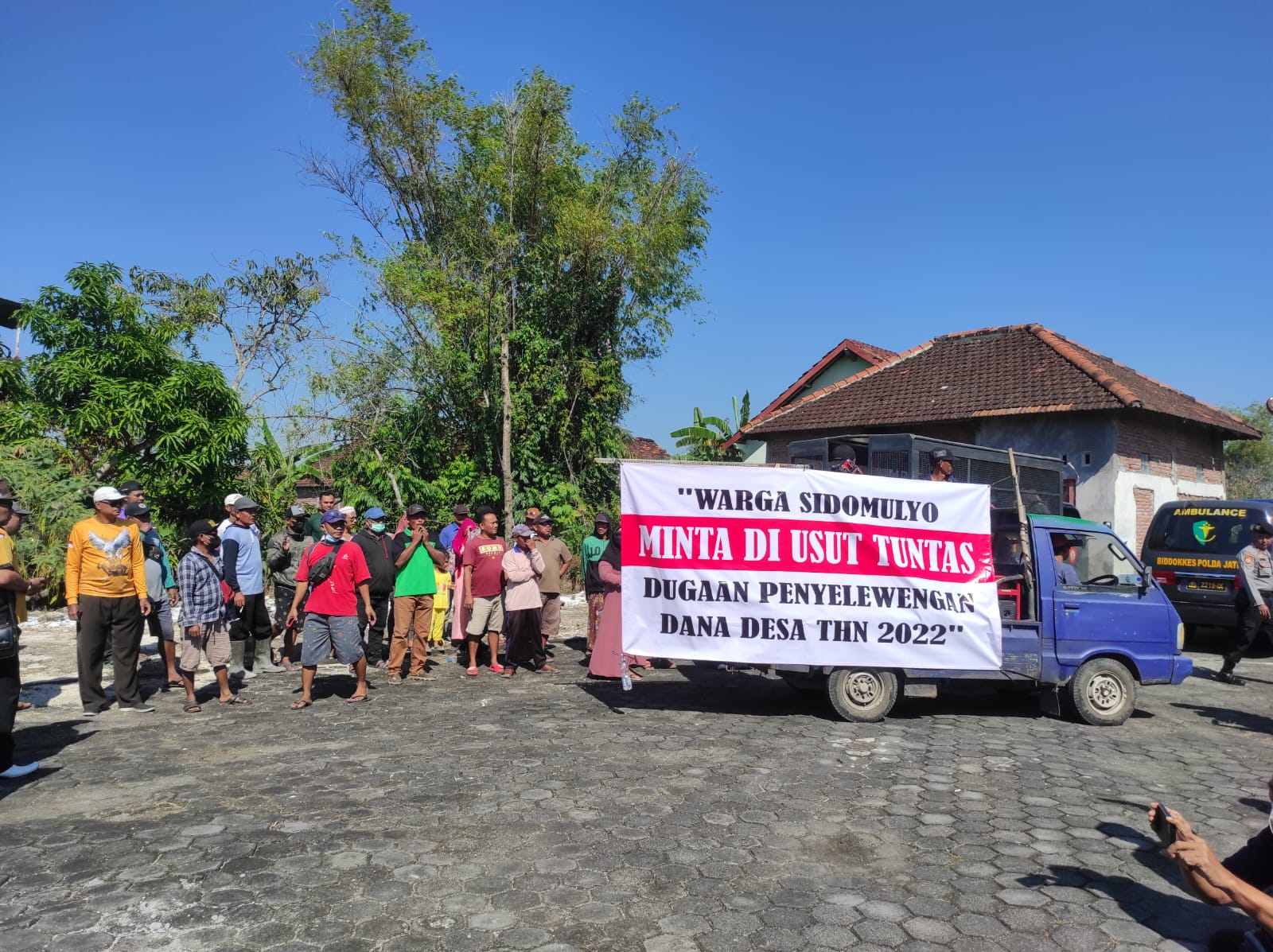 Warga Sidomulyo Geruduk Baldes, Tuntut Pengusutan Penyelewengan Dana Desa
