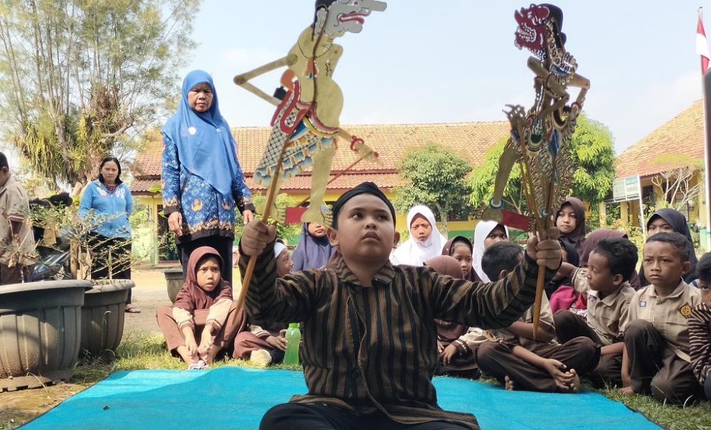 Terpukau Penampilan Dalang Sebaya, Elginara Tekuni Seni Pedalangan