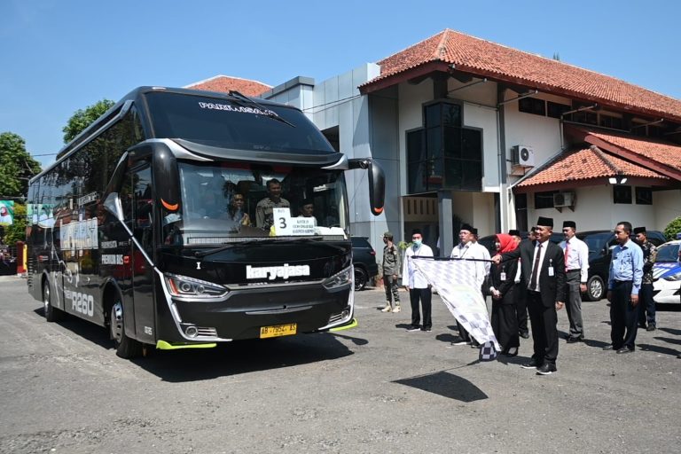 Bupati Lepas 1.290 Jamaah Haji, di Antaranya Ada yang Berusia 101 Tahun
