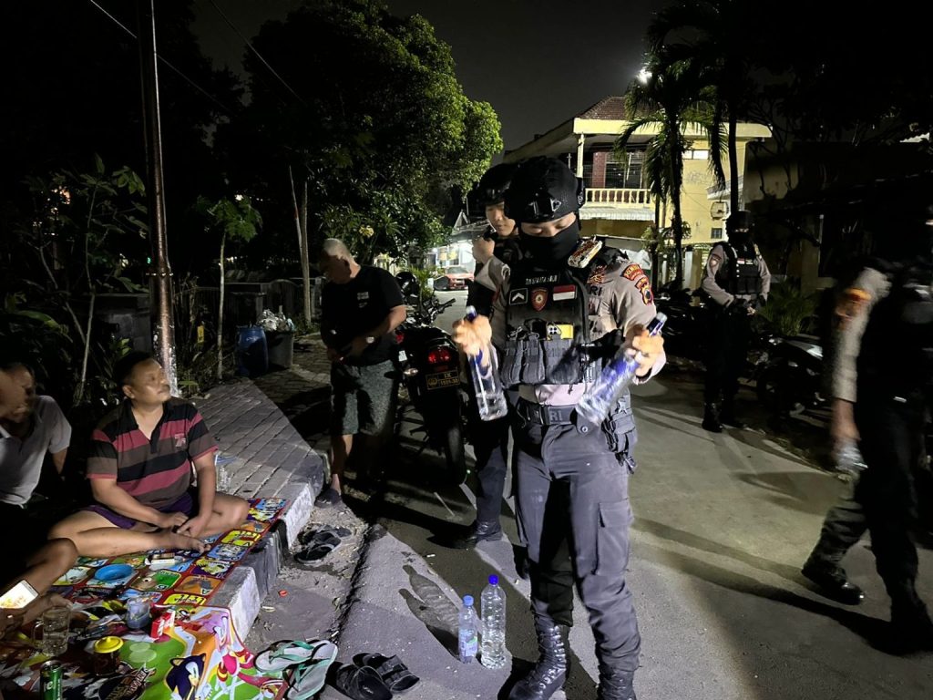 Asyik Pesta Miras, Delapan Warga Diamankan Tim Sparta Polresta Surakarta