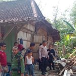 Perbaiki Rumah, Pasangan Lansia Tertimpa Reruntuhan Rumah Roboh, 1 Meninggal, 1 Terluka